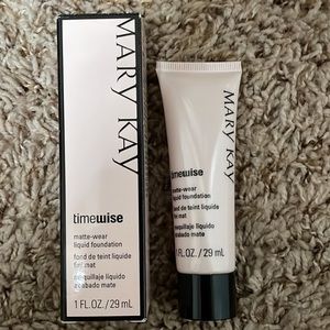 Mary Kay Timewise matte-wear foundation IVORY 4
